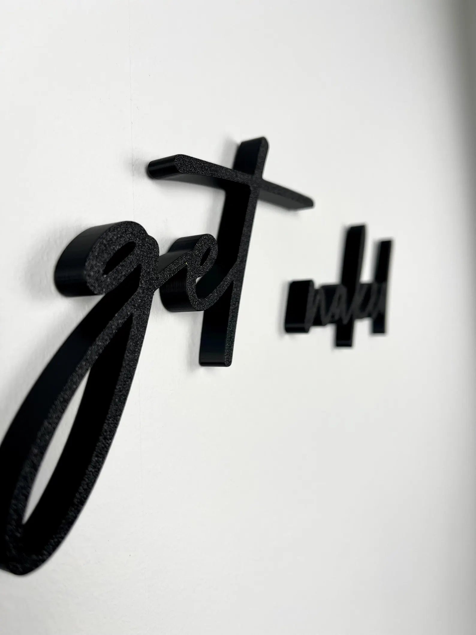 3D Wanddeko „Get Naked“ – moderner Schriftzug für dein Badezimmer