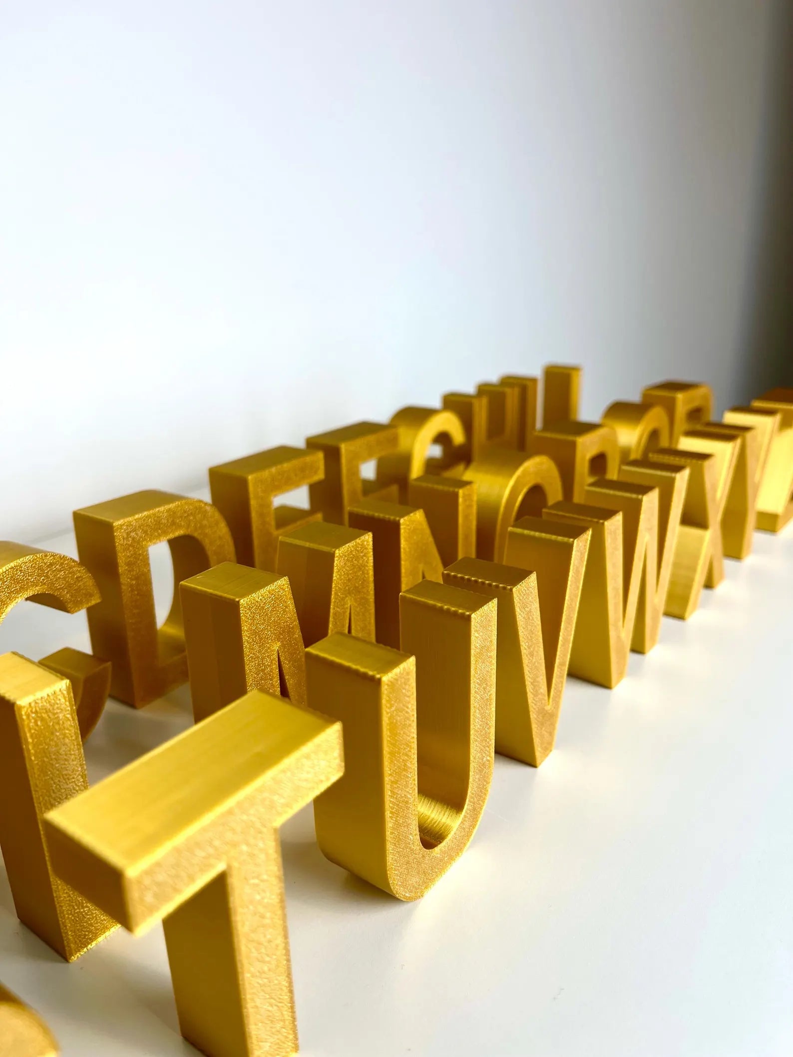 Freistehende Gold/Silber Buchstaben