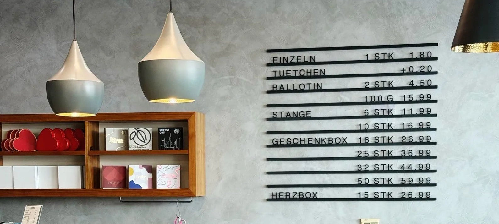 Modernes Menüboard für Cafés & Bars – flexibel & ohne Bohren