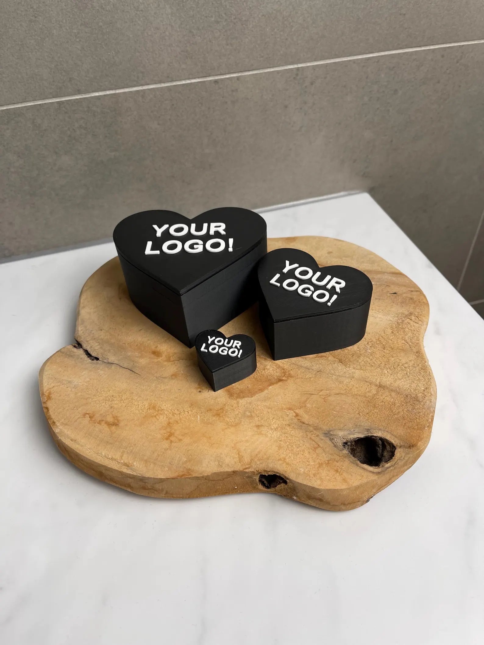 Personalisierbare Herzbox mit Logo