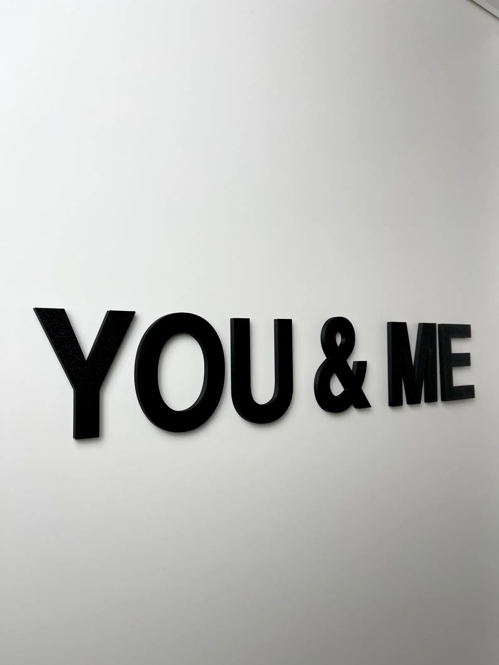 3D Wanddeko „You &amp; Me“ – moderner Schriftzug für dein Zuhause