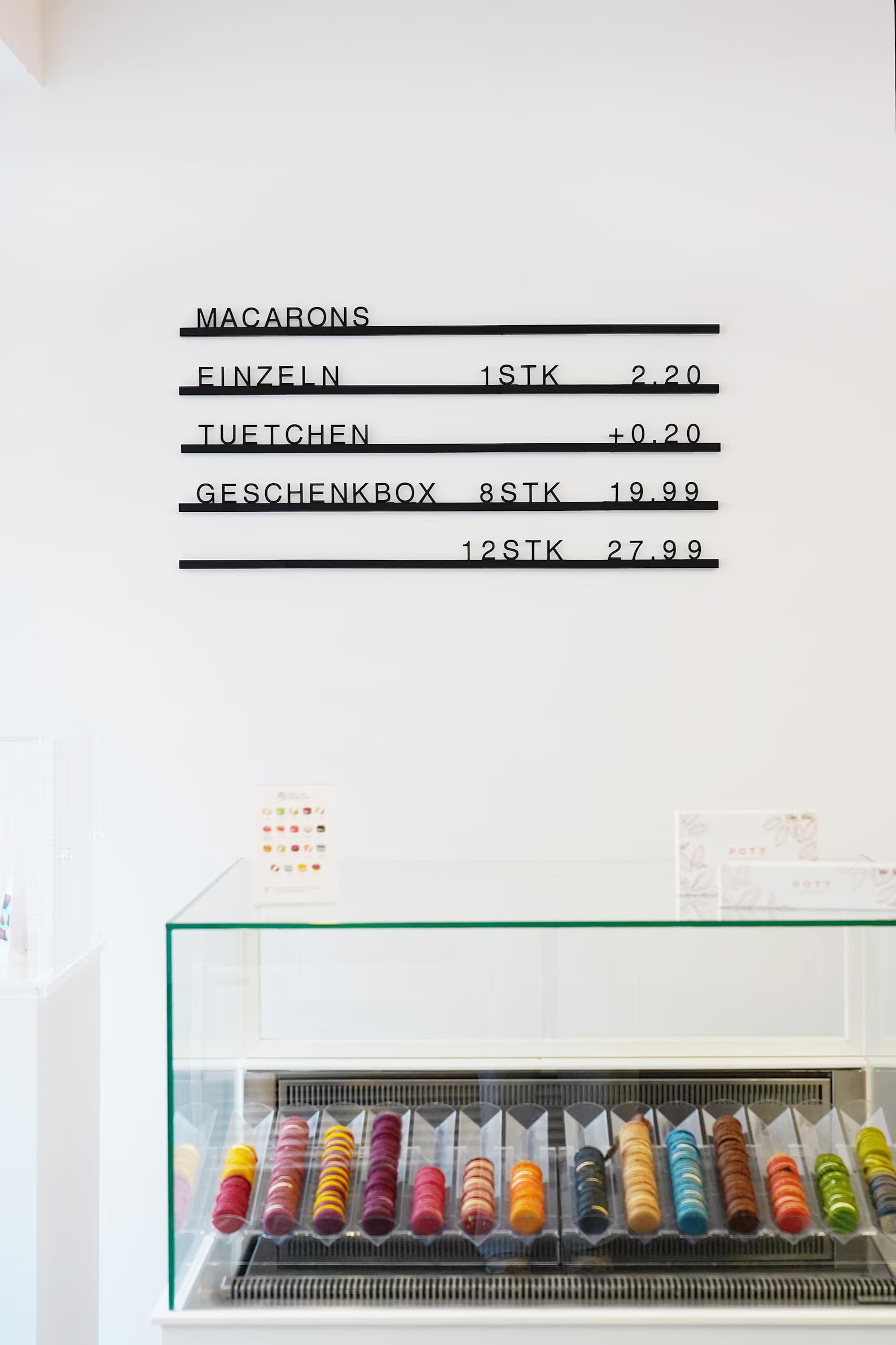Modernes Menüboard für Cafés & Bars – flexibel & ohne Bohren