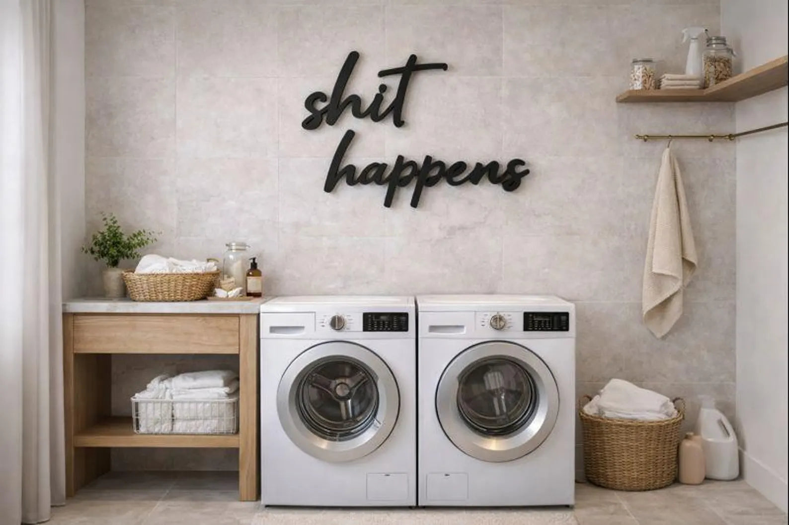 3D Wanddeko „Shit Happens“ – humorvoller Schriftzug für dein Badezimmer